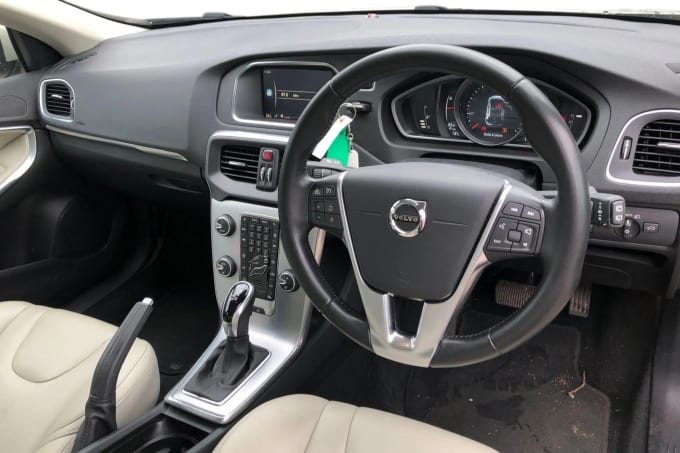 2019 Volvo V40