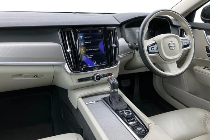 2017 Volvo V90