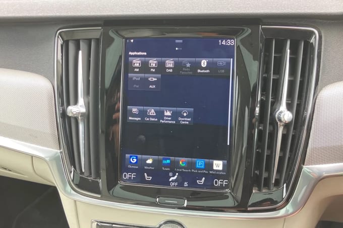 2017 Volvo V90
