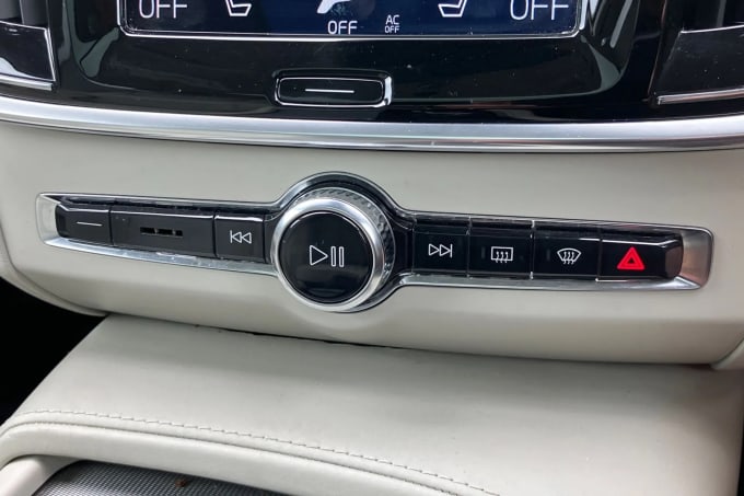 2017 Volvo V90