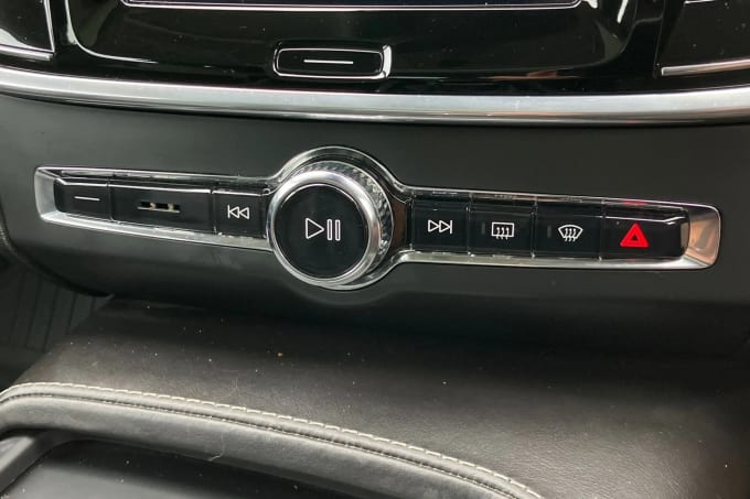 2017 Volvo V90