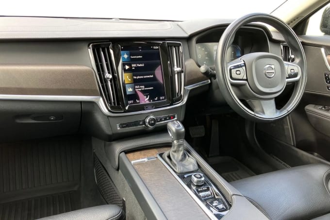 2020 Volvo V90