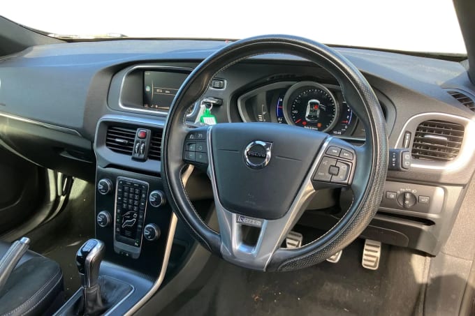 2018 Volvo V40