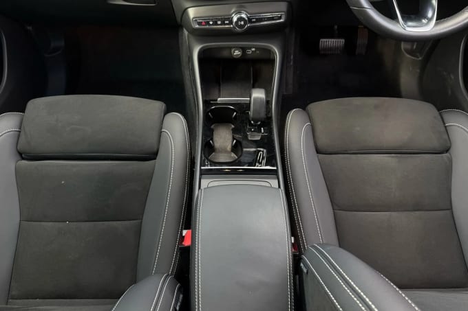2023 Volvo C40