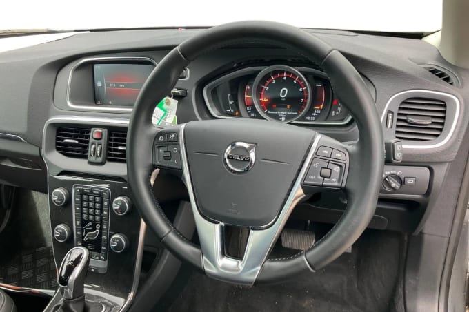 2017 Volvo V40