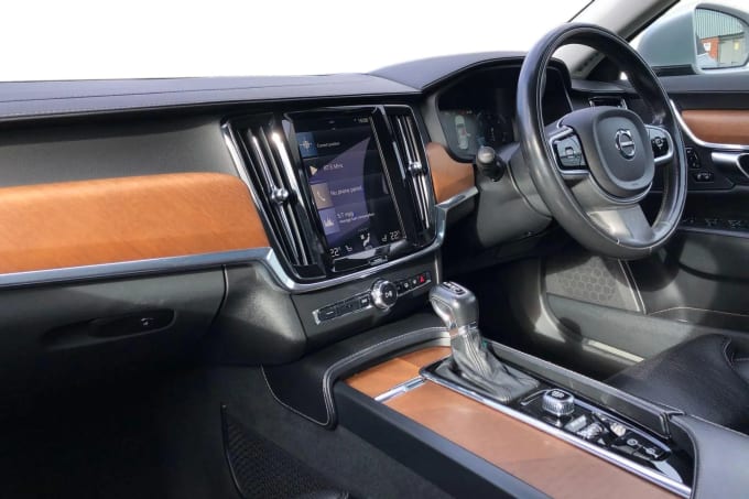 2017 Volvo S90