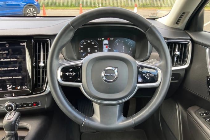 2020 Volvo V90