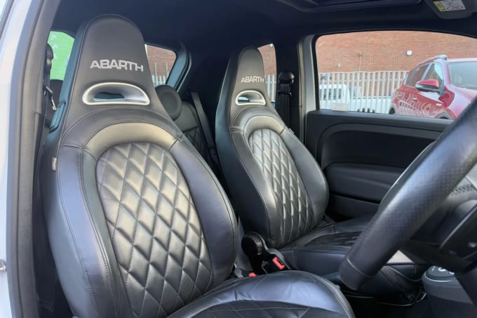 2022 Abarth 595