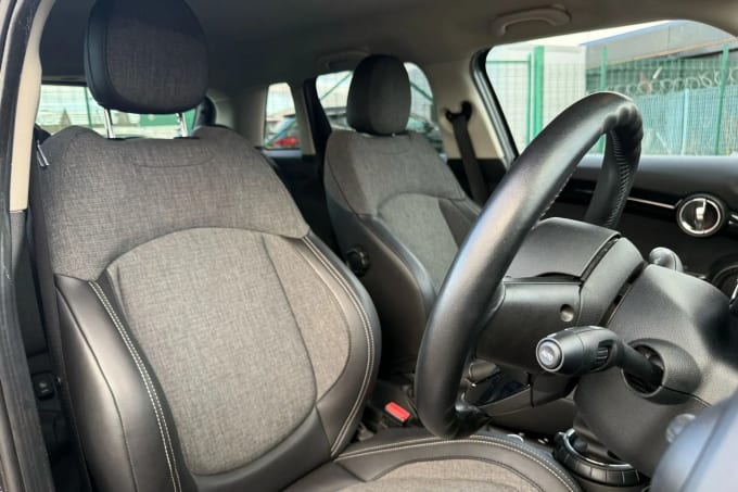 2017 Mini Hatch