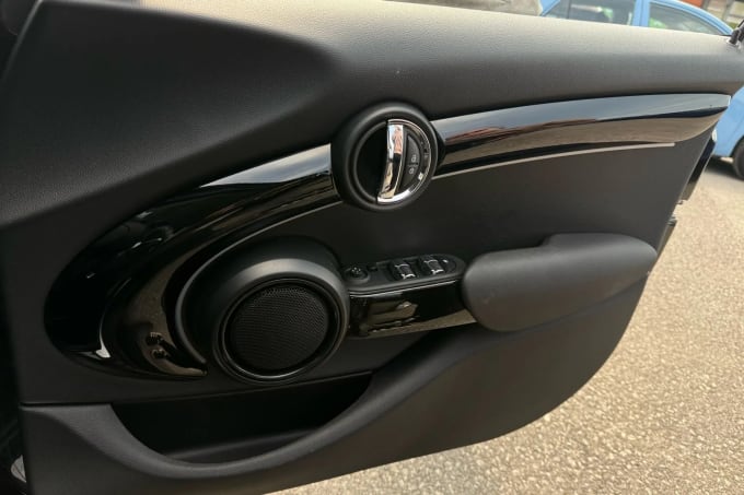 2022 Mini Hatch