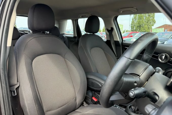 2022 Mini Hatch