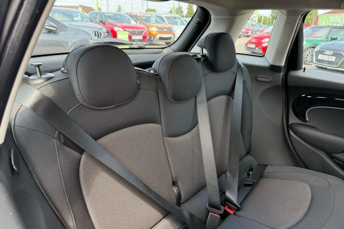 2022 Mini Hatch
