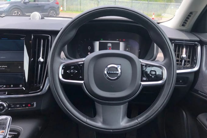 2022 Volvo S90