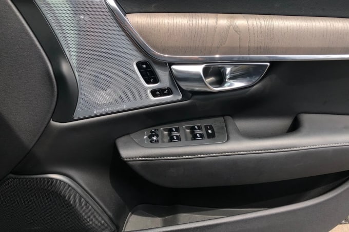 2022 Volvo S90