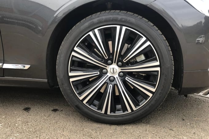 2022 Volvo S90