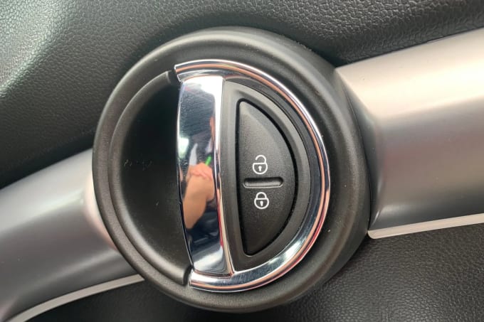 2023 Mini Hatch