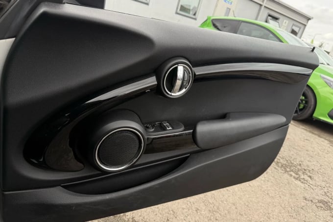 2017 Mini Hatch