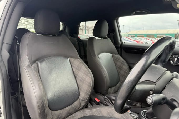 2017 Mini Hatch