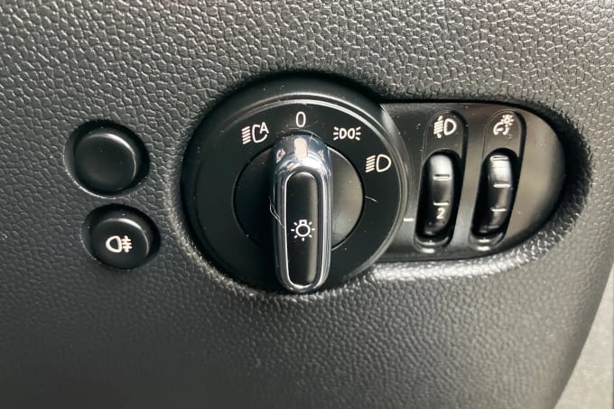 2022 Mini Hatch
