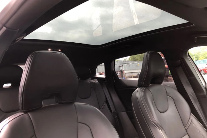 2018 Volvo V40