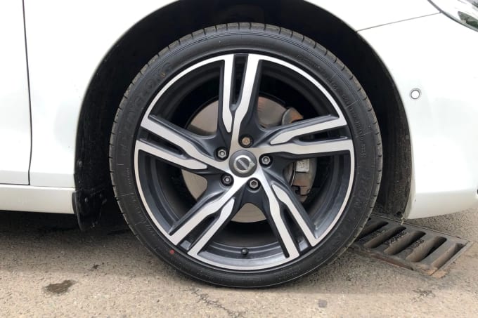 2018 Volvo V40