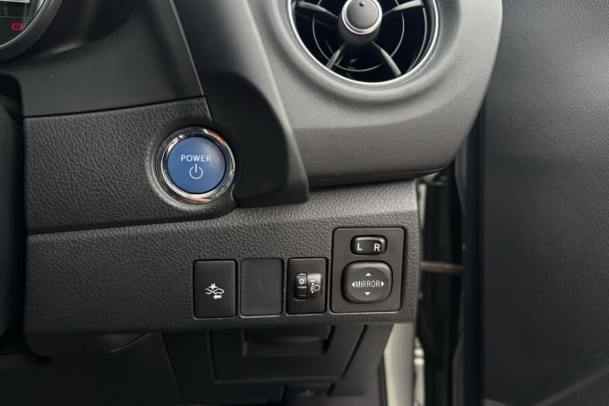 2017 Toyota Auris