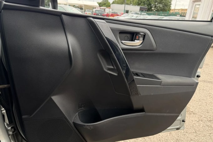 2017 Toyota Auris