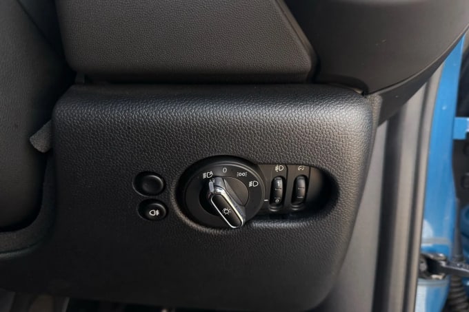 2022 Mini Hatch