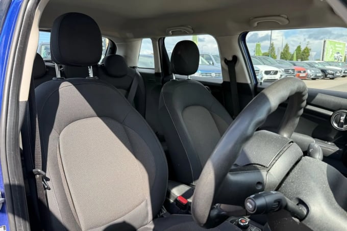 2019 Mini Hatch