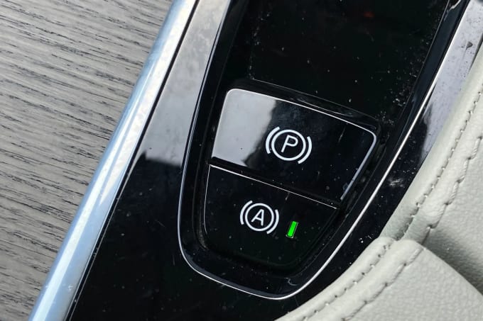 2022 Volvo V90