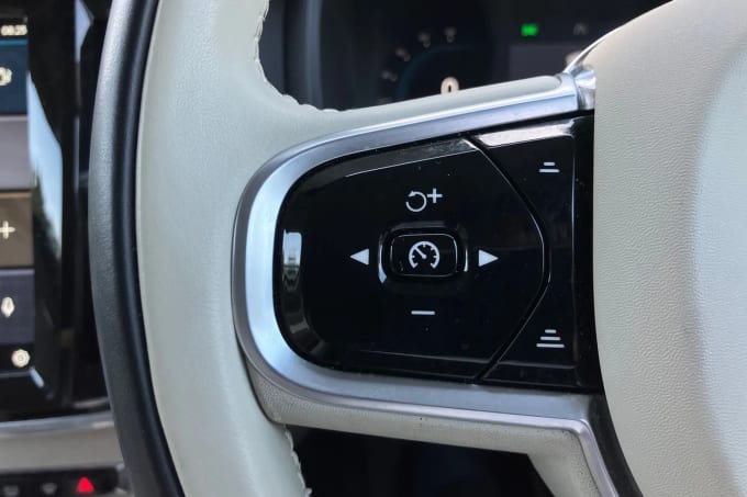 2022 Volvo V90