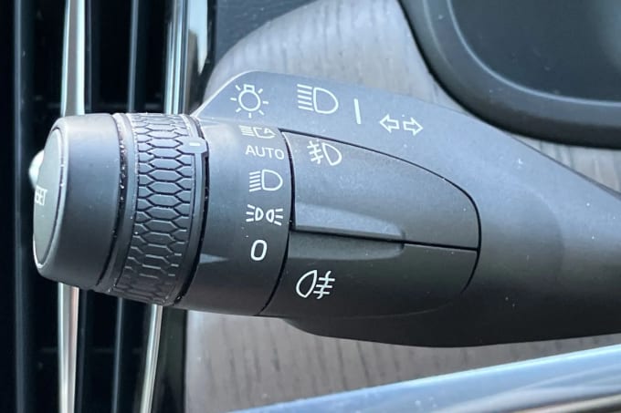 2022 Volvo V90