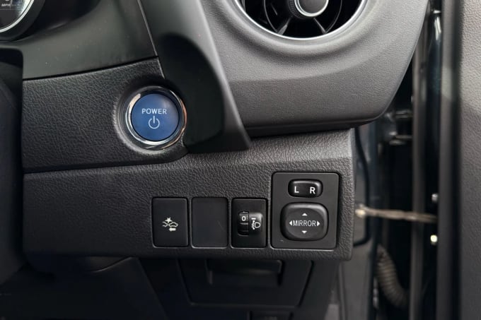 2017 Toyota Auris