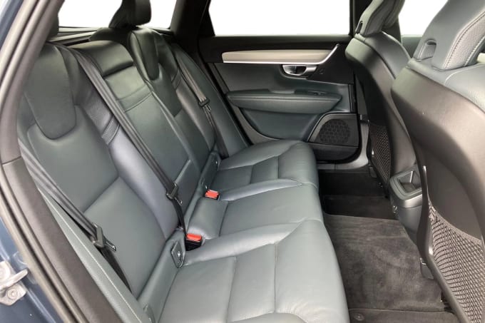 2021 Volvo V90