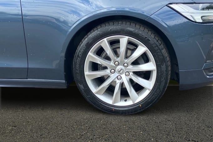 2021 Volvo V90