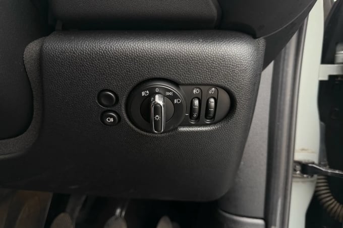 2022 Mini Hatch