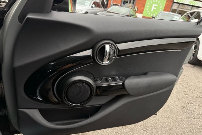 2022 Mini Hatch