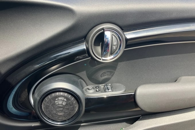 2023 Mini Hatch
