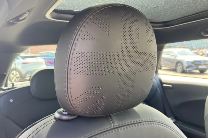 2023 Mini Hatch