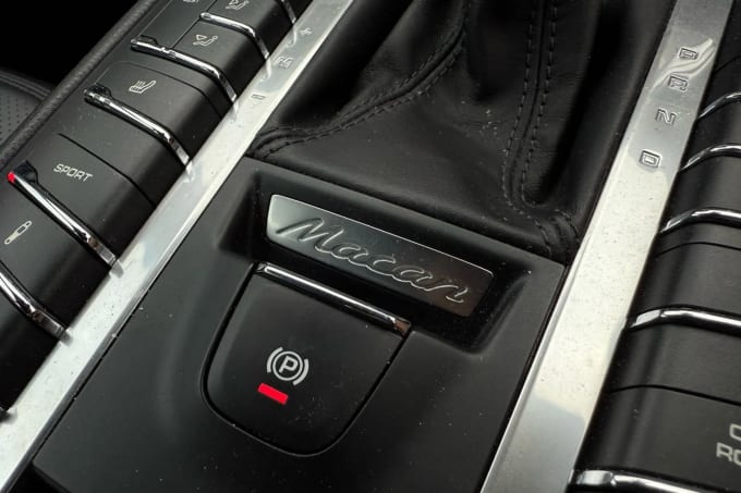2016 Porsche Macan