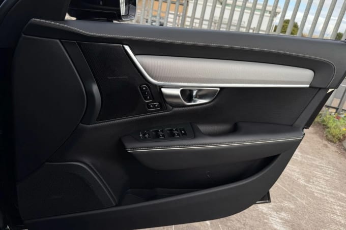 2020 Volvo V90