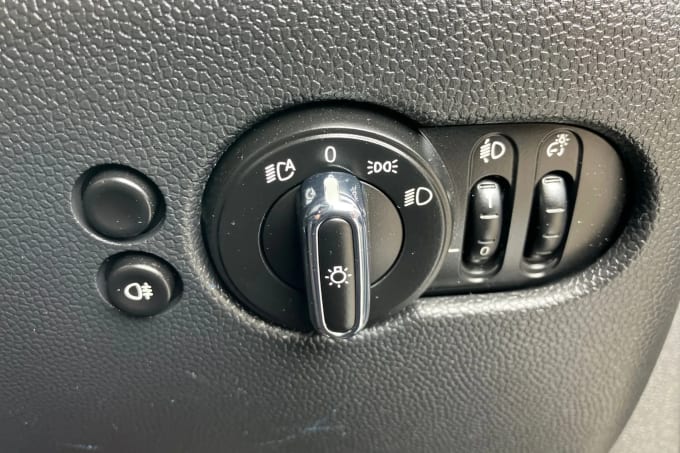 2022 Mini Hatch