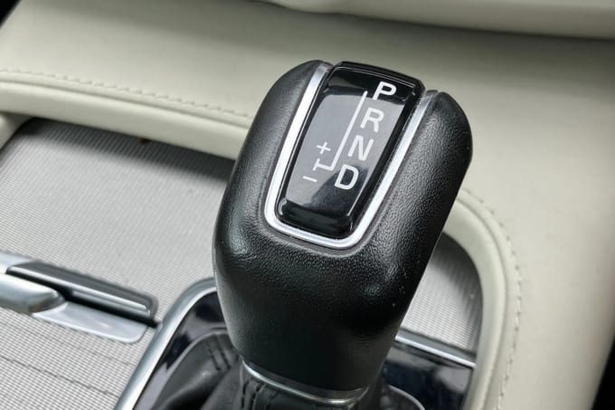 2017 Volvo V90