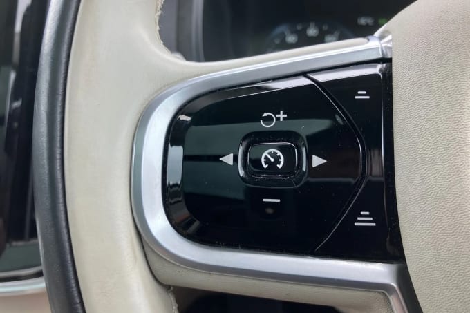 2017 Volvo V90