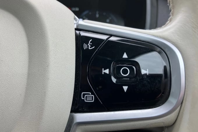 2017 Volvo V90
