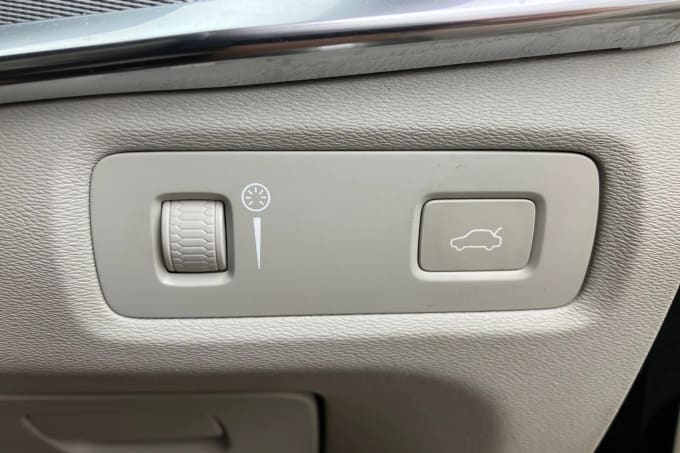 2017 Volvo V90
