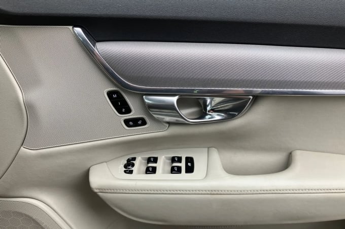 2017 Volvo V90