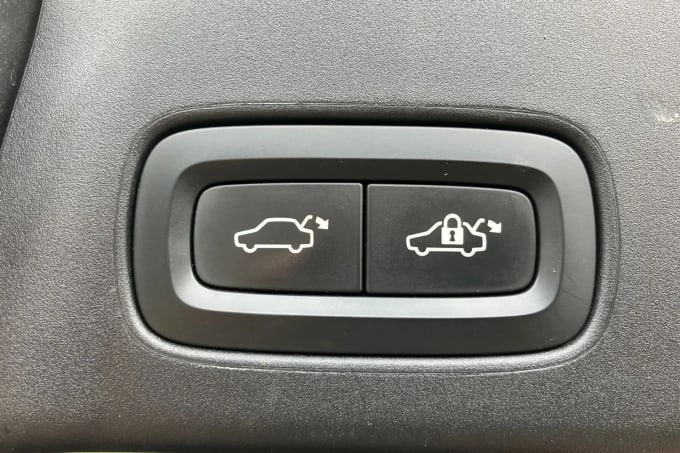 2017 Volvo V90