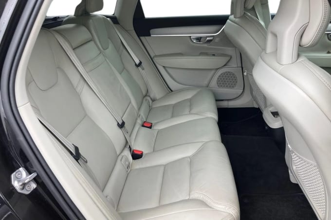 2017 Volvo V90