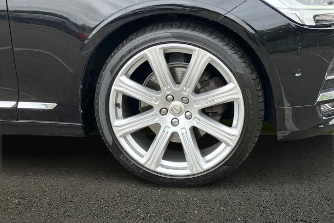2017 Volvo V90